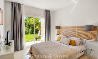 Apartamento con jardín en venta en un complejo exclusivo cerca de una gran laguna azul en la Costa del Sol 777439 