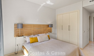 Apartamento con jardín en venta en un complejo exclusivo cerca de una gran laguna azul en la Costa del Sol 777440 