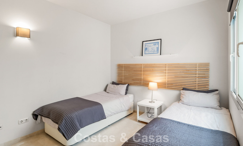 Apartamento con jardín en venta en un complejo exclusivo cerca de una gran laguna azul en la Costa del Sol 777443