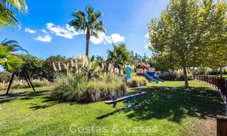 Apartamento con jardín en venta en un complejo exclusivo cerca de una gran laguna azul en la Costa del Sol 777445 
