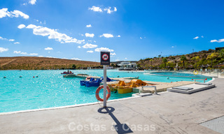 Apartamento con jardín en venta en un complejo exclusivo cerca de una gran laguna azul en la Costa del Sol 777449 