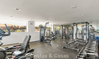 Apartamento con jardín en venta en un complejo exclusivo cerca de una gran laguna azul en la Costa del Sol 777451 