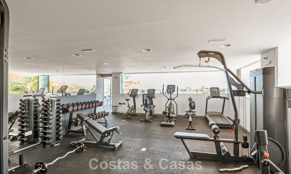 Apartamento con jardín en venta en un complejo exclusivo cerca de una gran laguna azul en la Costa del Sol 777453
