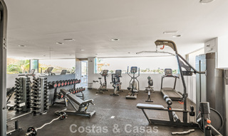 Apartamento con jardín en venta en un complejo exclusivo cerca de una gran laguna azul en la Costa del Sol 777453 