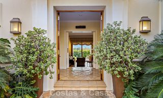 Espaciosa villa andaluza con vistas panorámicas al mar en venta en un resort de golf de cinco estrellas en Marbella - Benahavis 777459 