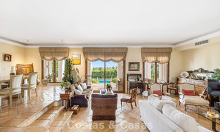 Espaciosa villa andaluza con vistas panorámicas al mar en venta en un resort de golf de cinco estrellas en Marbella - Benahavis 777460 