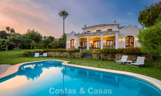 Espaciosa villa andaluza con vistas panorámicas al mar en venta en un resort de golf de cinco estrellas en Marbella - Benahavis 777461 
