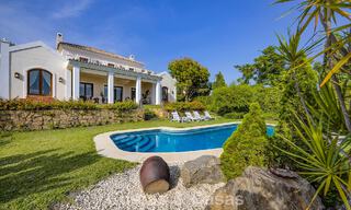 Espaciosa villa andaluza con vistas panorámicas al mar en venta en un resort de golf de cinco estrellas en Marbella - Benahavis 777464 