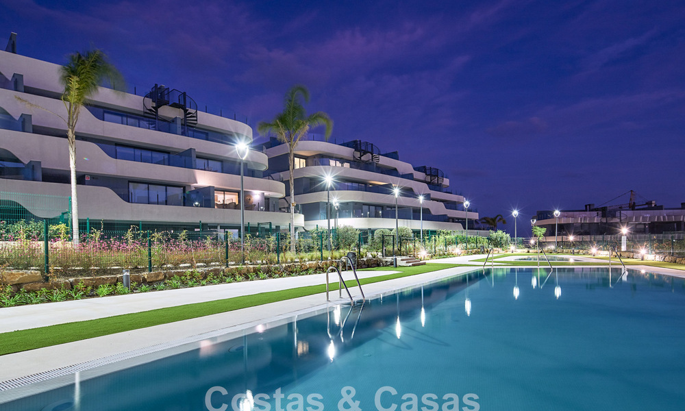 Ático listo para entrar a vivir con vistas al mar en venta en la Nueva Milla de Oro entre Marbella y Estepona 777586