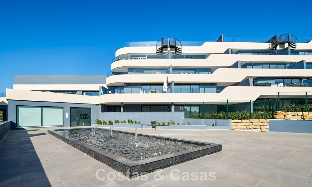 Ático listo para entrar a vivir con vistas al mar en venta en la Nueva Milla de Oro entre Marbella y Estepona 777587