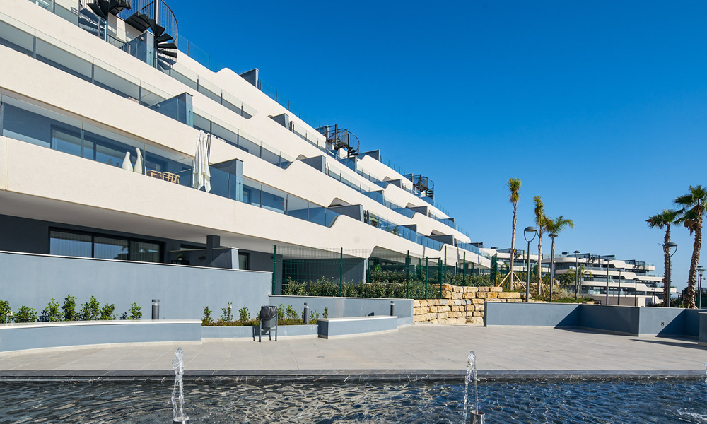 Ático listo para entrar a vivir con vistas al mar en venta en la Nueva Milla de Oro entre Marbella y Estepona 777589
