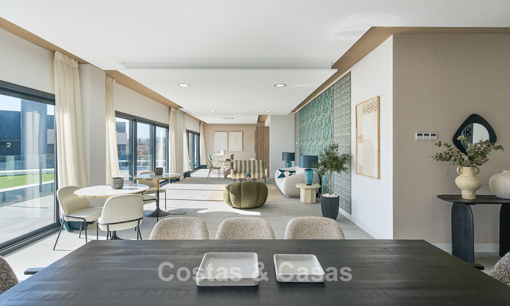 Ático listo para entrar a vivir con vistas al mar en venta en la Nueva Milla de Oro entre Marbella y Estepona 777592