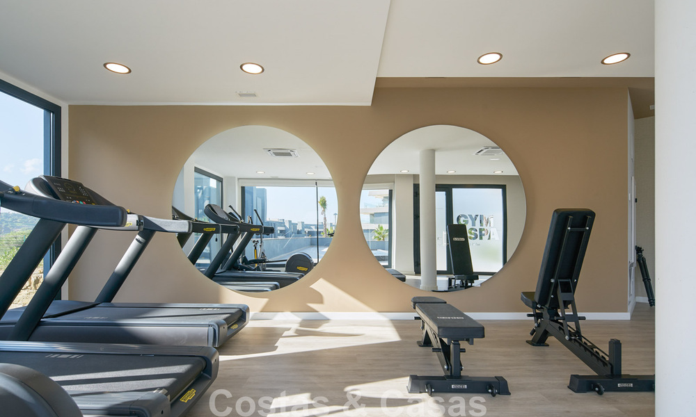 Ático listo para entrar a vivir con vistas al mar en venta en la Nueva Milla de Oro entre Marbella y Estepona 777610