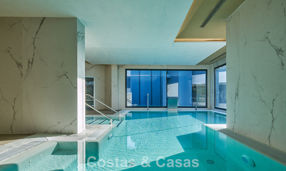 Ático listo para entrar a vivir con vistas al mar en venta en la Nueva Milla de Oro entre Marbella y Estepona 777618
