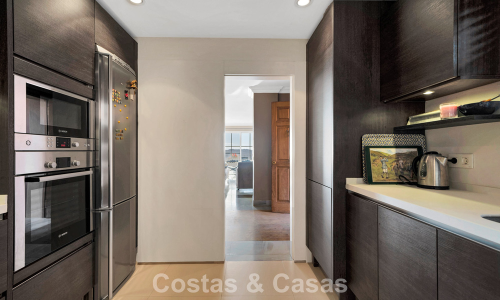 Amplio apartamento con vistas panorámicas en venta en Marbella - Benahavis 777636