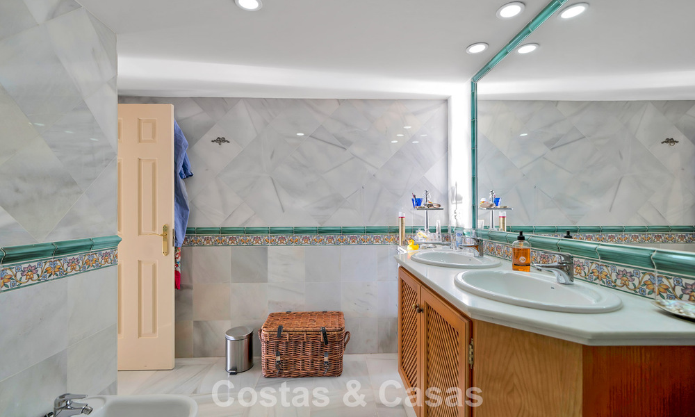 Amplio apartamento con vistas panorámicas en venta en Marbella - Benahavis 777662