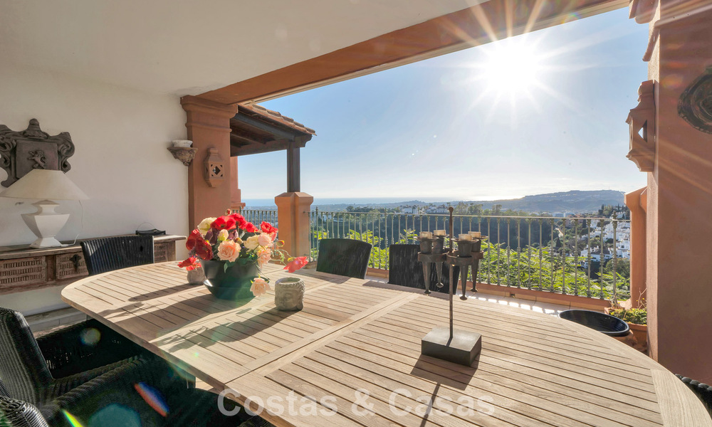 Amplio apartamento con vistas panorámicas en venta en Marbella - Benahavis 777666