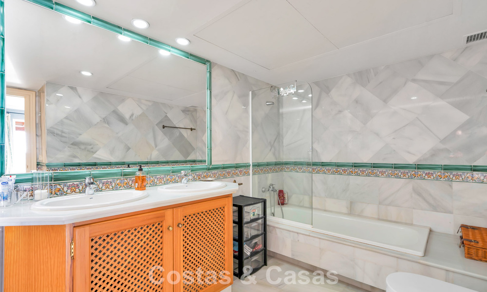 Amplio apartamento con vistas panorámicas en venta en Marbella - Benahavis 777667