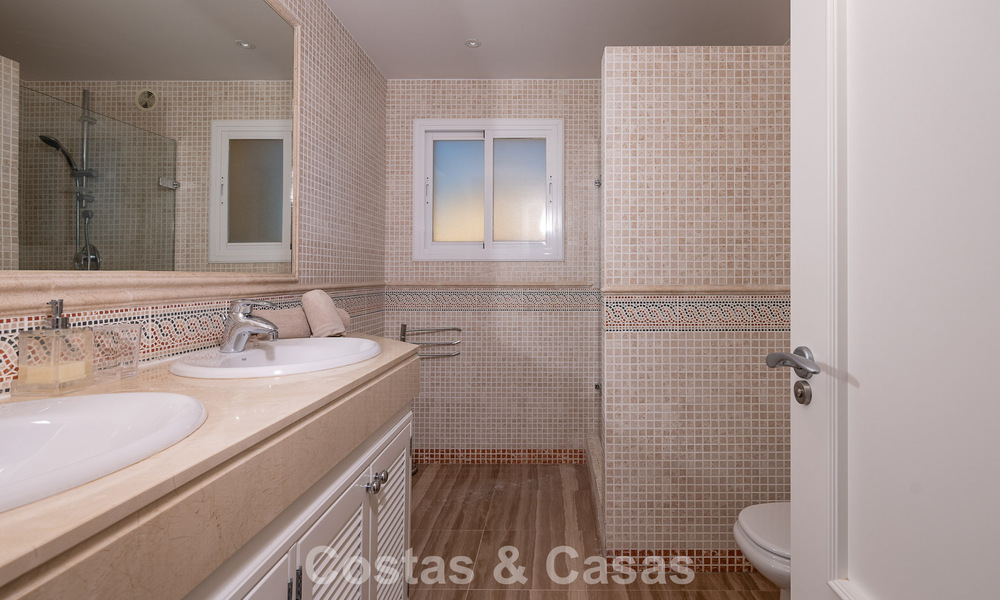 Precioso ático dúplex en venta, a poca distancia de los servicios y la playa en Elviria, Marbella 777776