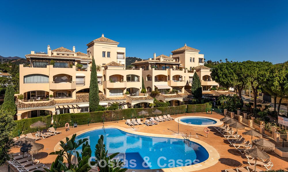 Precioso ático dúplex en venta, a poca distancia de los servicios y la playa en Elviria, Marbella 777782