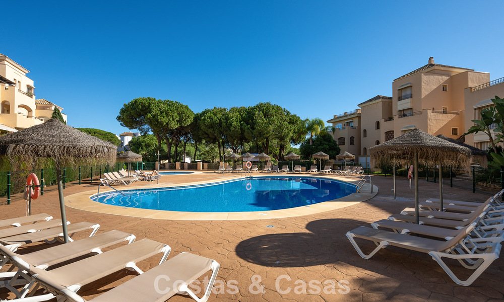 Precioso ático dúplex en venta, a poca distancia de los servicios y la playa en Elviria, Marbella 777783