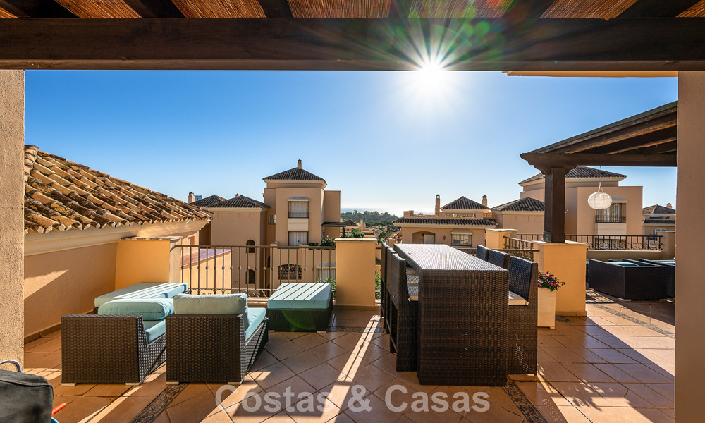 Precioso ático dúplex en venta, a poca distancia de los servicios y la playa en Elviria, Marbella 777790