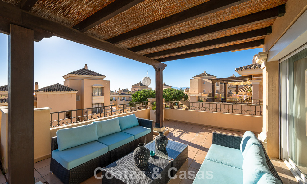 Precioso ático dúplex en venta, a poca distancia de los servicios y la playa en Elviria, Marbella 777792