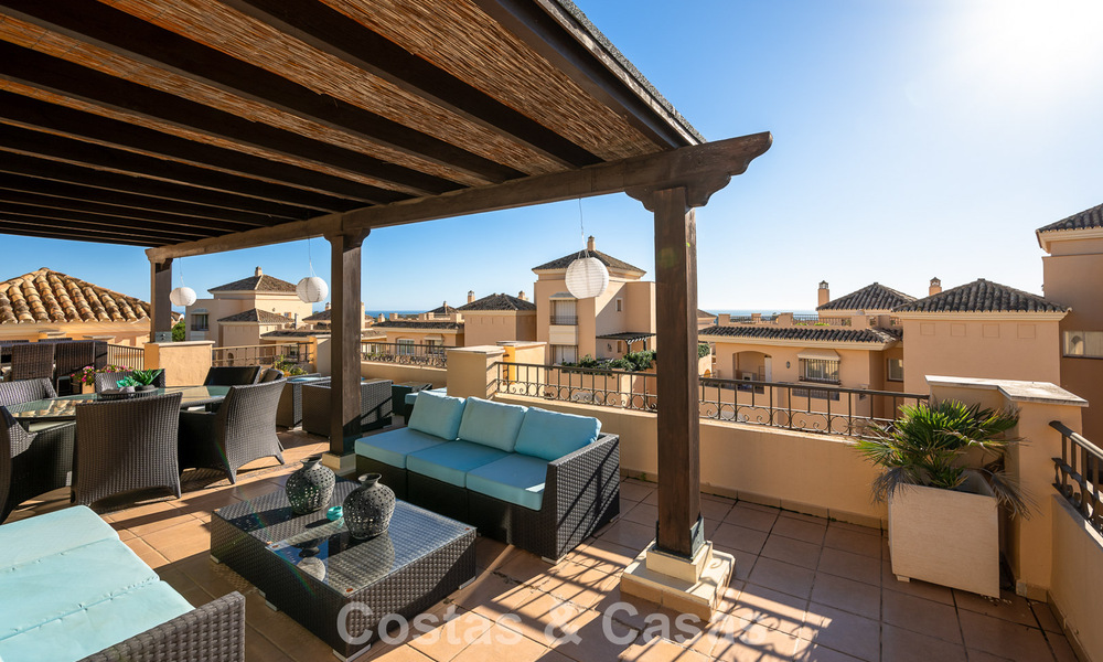 Precioso ático dúplex en venta, a poca distancia de los servicios y la playa en Elviria, Marbella 777793