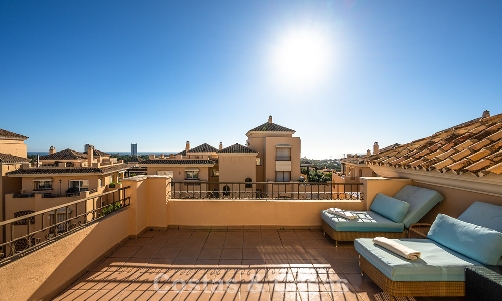 Precioso ático dúplex en venta, a poca distancia de los servicios y la playa en Elviria, Marbella 777799