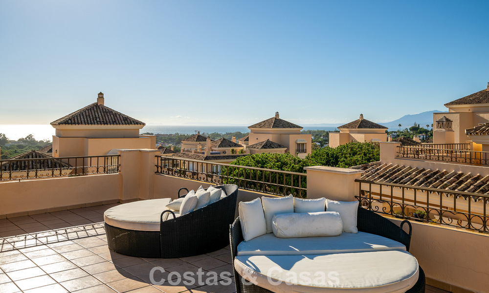 Precioso ático dúplex en venta, a poca distancia de los servicios y la playa en Elviria, Marbella 777804