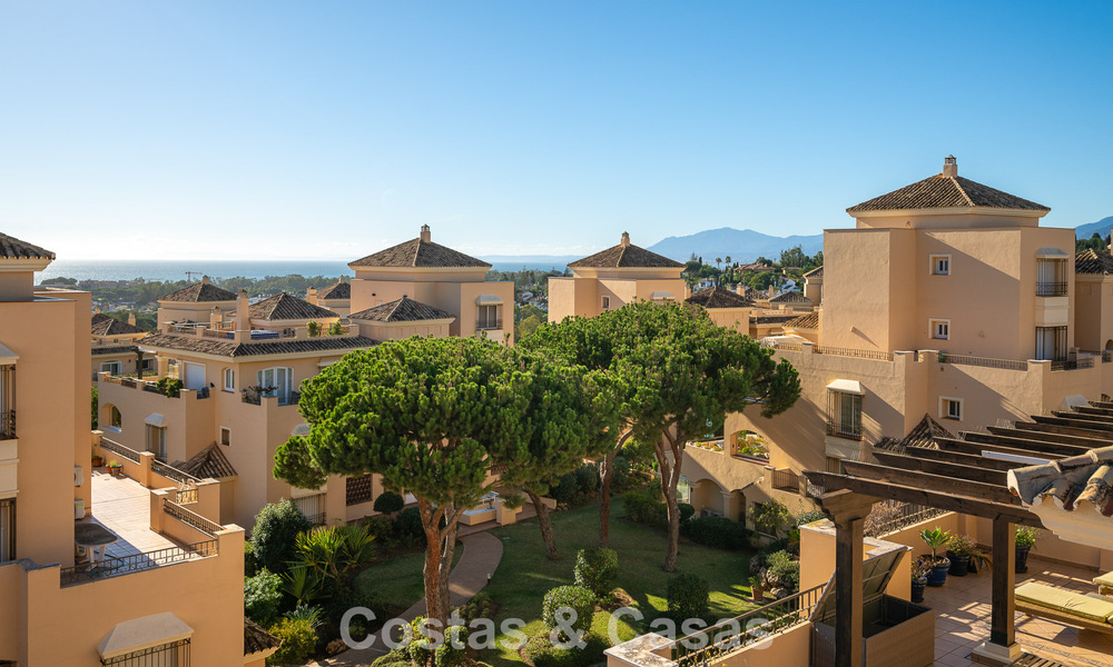 Precioso ático dúplex en venta, a poca distancia de los servicios y la playa en Elviria, Marbella 777805