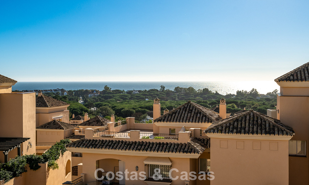 Precioso ático dúplex en venta, a poca distancia de los servicios y la playa en Elviria, Marbella 777807