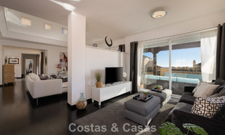 Precioso ático dúplex en venta, a poca distancia de los servicios y la playa en Elviria, Marbella 777811 