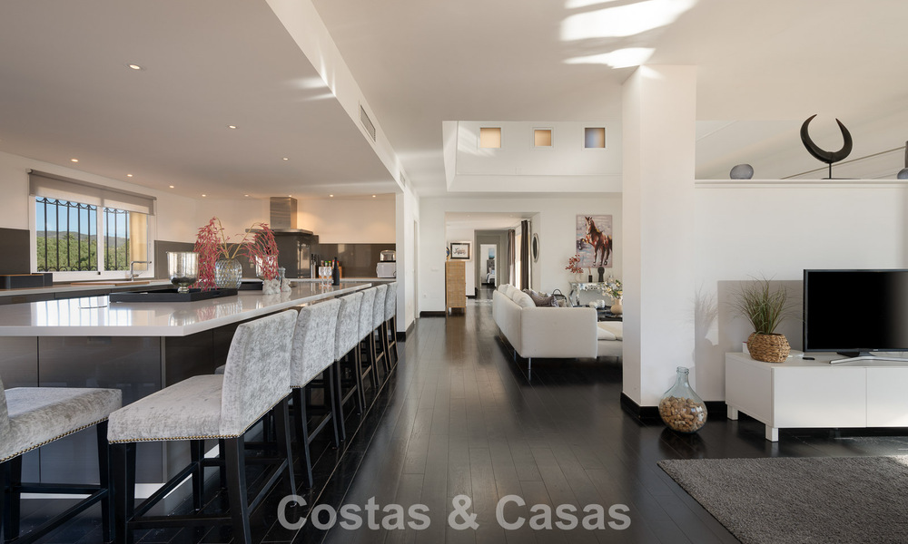 Precioso ático dúplex en venta, a poca distancia de los servicios y la playa en Elviria, Marbella 777812