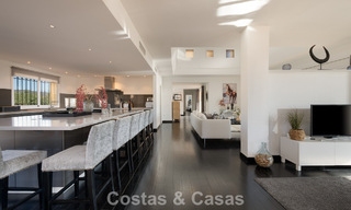 Precioso ático dúplex en venta, a poca distancia de los servicios y la playa en Elviria, Marbella 777812 