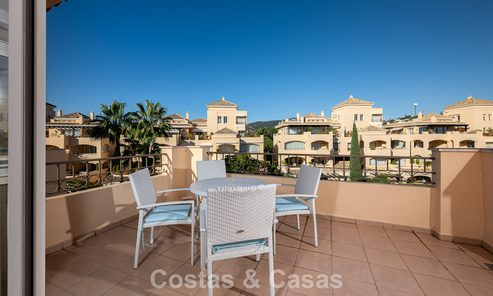 Precioso ático dúplex en venta, a poca distancia de los servicios y la playa en Elviria, Marbella 777815