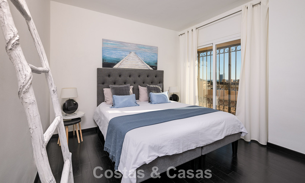 Precioso ático dúplex en venta, a poca distancia de los servicios y la playa en Elviria, Marbella 777816