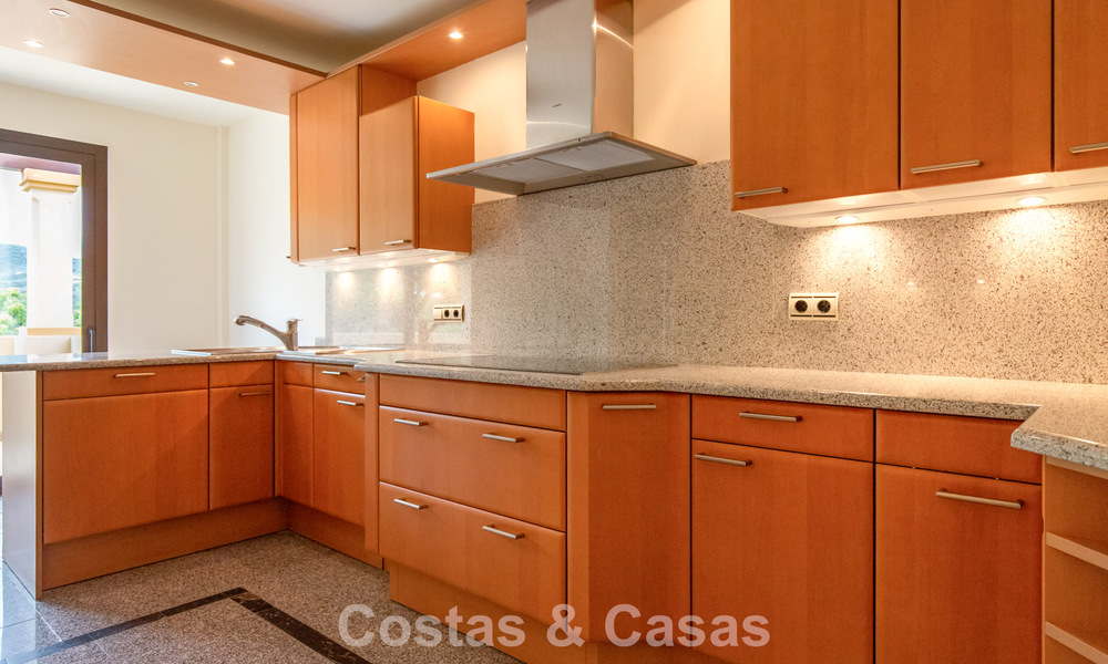 Apartamento de alta gama en venta en un complejo cerrado en Nueva Andalucía, Marbella 777675