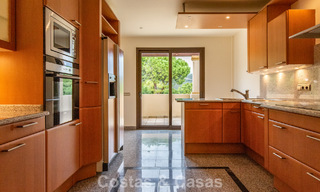 Apartamento de alta gama en venta en un complejo cerrado en Nueva Andalucía, Marbella 777676 