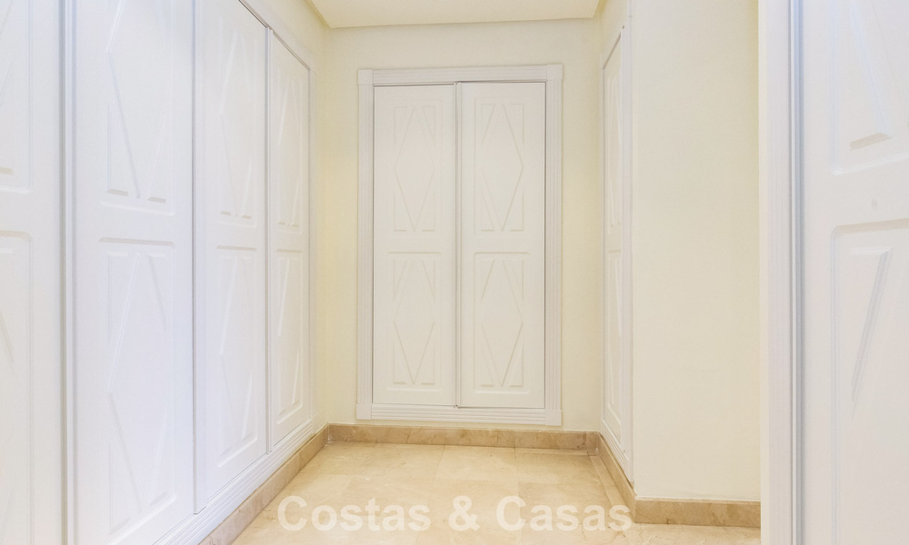 Apartamento de alta gama en venta en un complejo cerrado en Nueva Andalucía, Marbella 777689