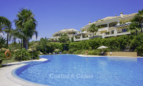 Apartamento de alta gama en venta en un complejo cerrado en Nueva Andalucía, Marbella 777694