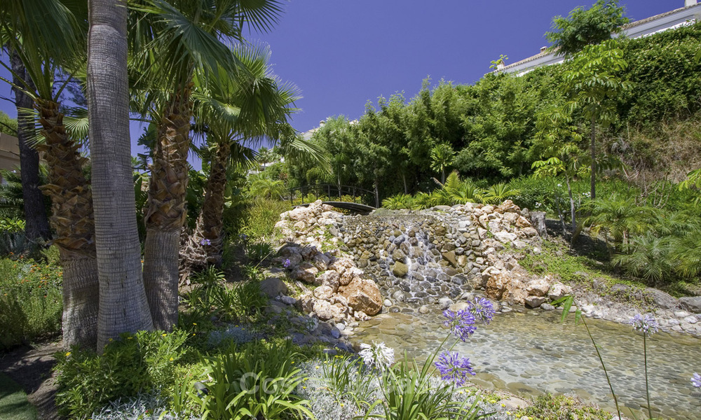 Apartamento de alta gama en venta en un complejo cerrado en Nueva Andalucía, Marbella 777696