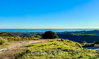 Parcela con vistas al mar en venta en una urbanización aislada en las colinas de Benahavis - Marbella 777826 