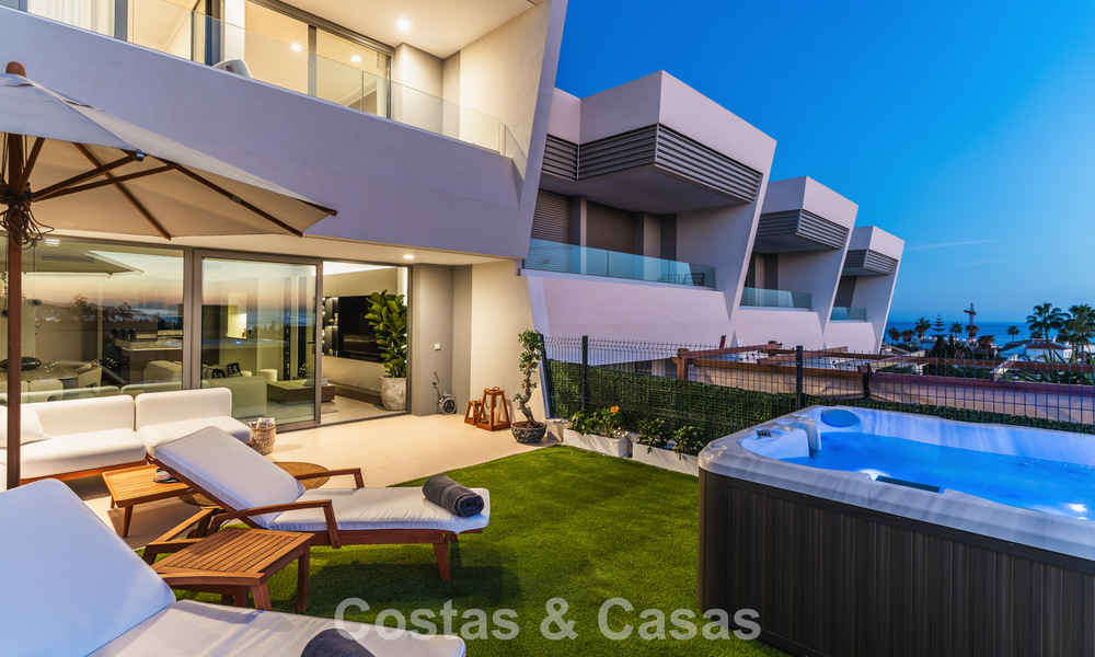 Villa adosada de diseño modernista con vistas al mar en venta en un complejo turístico líder en Mijas Costa, Costa del Sol 777832