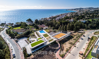 Villa adosada de diseño modernista con vistas al mar en venta en un complejo turístico líder en Mijas Costa, Costa del Sol 777835 