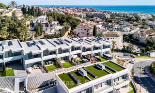 Villa adosada de diseño modernista con vistas al mar en venta en un complejo turístico líder en Mijas Costa, Costa del Sol 777837 