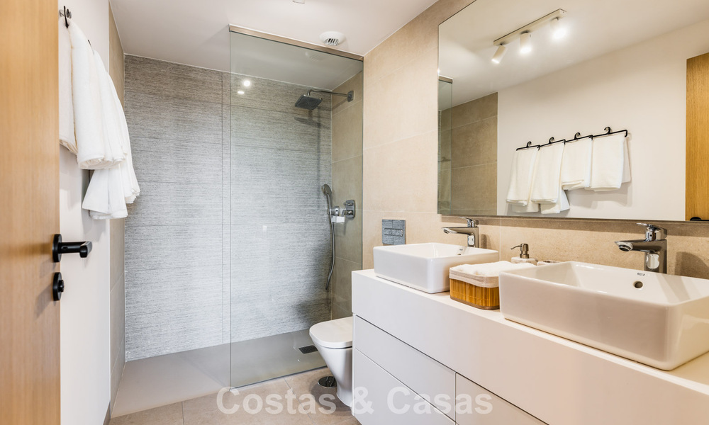 Villa adosada de diseño modernista con vistas al mar en venta en un complejo turístico líder en Mijas Costa, Costa del Sol 777842