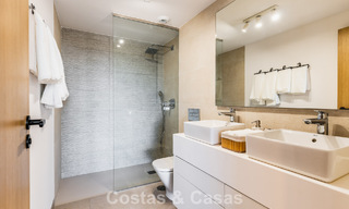 Villa adosada de diseño modernista con vistas al mar en venta en un complejo turístico líder en Mijas Costa, Costa del Sol 777842 