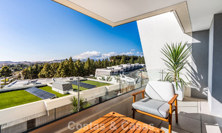 Villa adosada de diseño modernista con vistas al mar en venta en un complejo turístico líder en Mijas Costa, Costa del Sol 777847 
