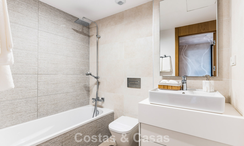 Villa adosada de diseño modernista con vistas al mar en venta en un complejo turístico líder en Mijas Costa, Costa del Sol 777852